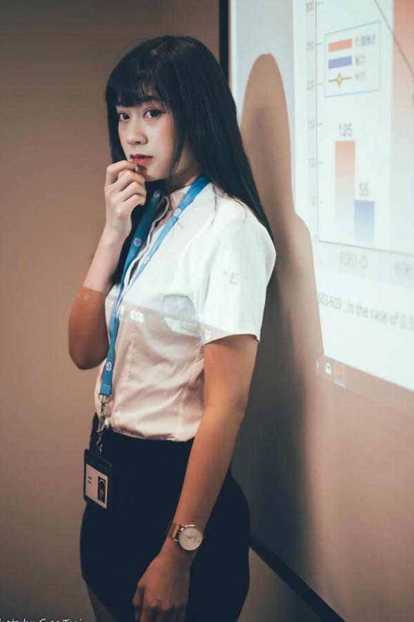    若颖 - Office lady 精选职场制服写真，知性气质诱惑，完美展现职场女神风采 [122P]第17张图片