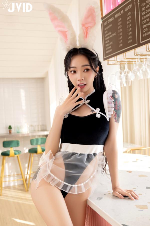    JVID-飘飘-可爱兔女郎极上ご奉仕-性感角色扮演-完全主观视角-咖啡厅制服诱惑-2023.01.20第15张图片