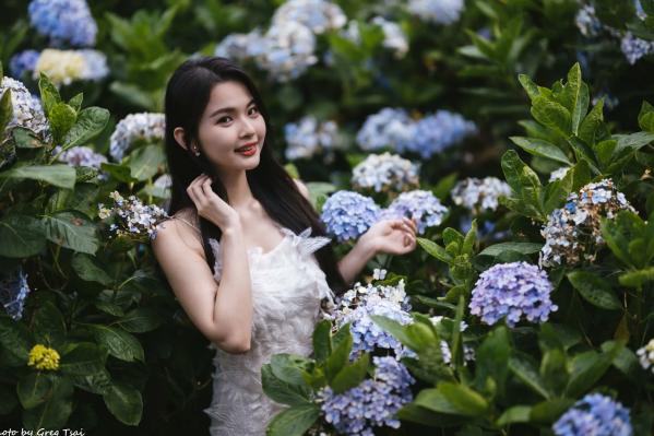    米浆 - 清新唯美绣球花丛女神写真，治愈系甜美户外花园私房照第3张图片