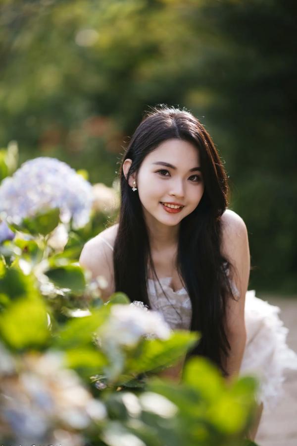    米浆 - 清新唯美绣球花丛女神写真，治愈系甜美户外花园私房照第9张图片