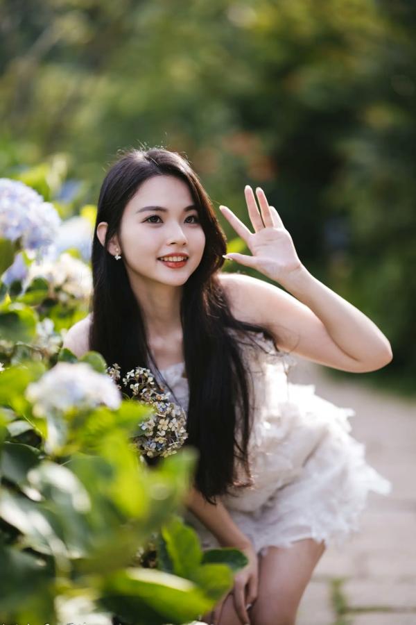    米浆 - 清新唯美绣球花丛女神写真，治愈系甜美户外花园私房照第10张图片