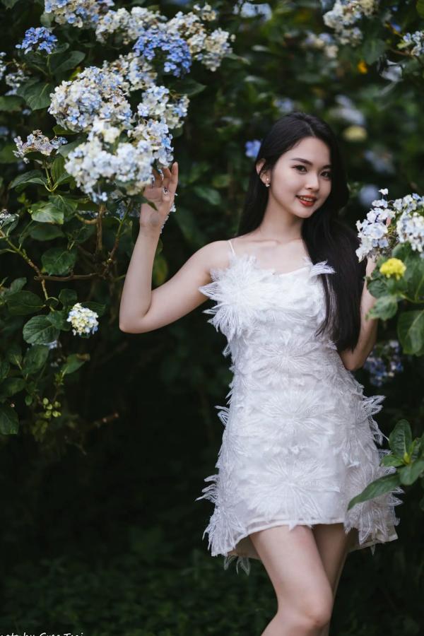    米浆 - 清新唯美绣球花丛女神写真，治愈系甜美户外花园私房照第14张图片