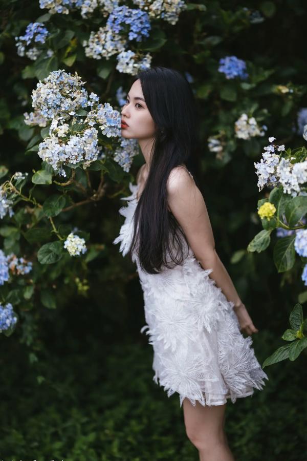    米浆 - 清新唯美绣球花丛女神写真，治愈系甜美户外花园私房照第15张图片