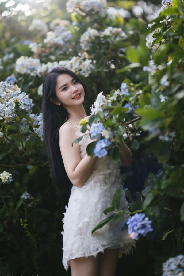    米浆 - 清新唯美绣球花丛女神写真，治愈系甜美户外花园私房照第17张图片