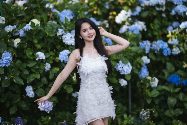    米浆 - 清新唯美绣球花丛女神写真，治愈系甜美户外花园私房照第18张图片