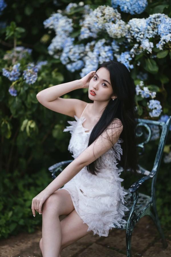    米浆 - 清新唯美绣球花丛女神写真，治愈系甜美户外花园私房照第22张图片