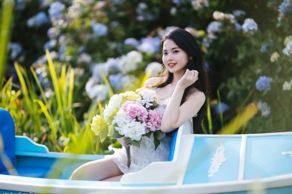    米浆 - 清新唯美绣球花丛女神写真，治愈系甜美户外花园私房照第23张图片