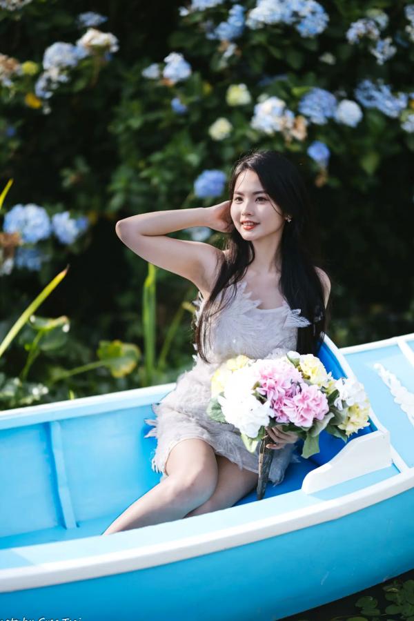    米浆 - 清新唯美绣球花丛女神写真，治愈系甜美户外花园私房照第24张图片