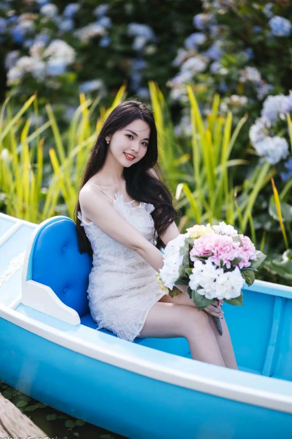    米浆 - 清新唯美绣球花丛女神写真，治愈系甜美户外花园私房照第25张图片