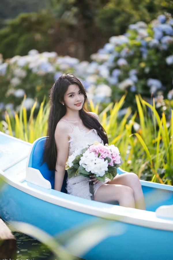    米浆 - 清新唯美绣球花丛女神写真，治愈系甜美户外花园私房照第26张图片