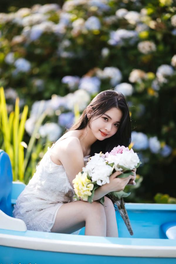    米浆 - 清新唯美绣球花丛女神写真，治愈系甜美户外花园私房照第29张图片