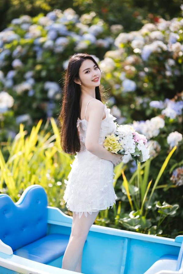    米浆 - 清新唯美绣球花丛女神写真，治愈系甜美户外花园私房照第30张图片