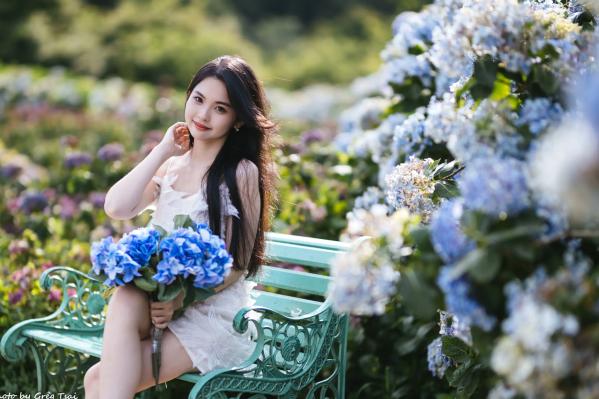    米浆 - 清新唯美绣球花丛女神写真，治愈系甜美户外花园私房照第33张图片