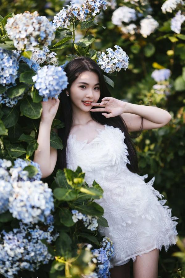    米浆 - 清新唯美绣球花丛女神写真，治愈系甜美户外花园私房照第44张图片