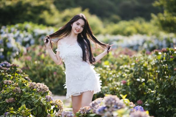    米浆 - 清新唯美绣球花丛女神写真，治愈系甜美户外花园私房照第47张图片