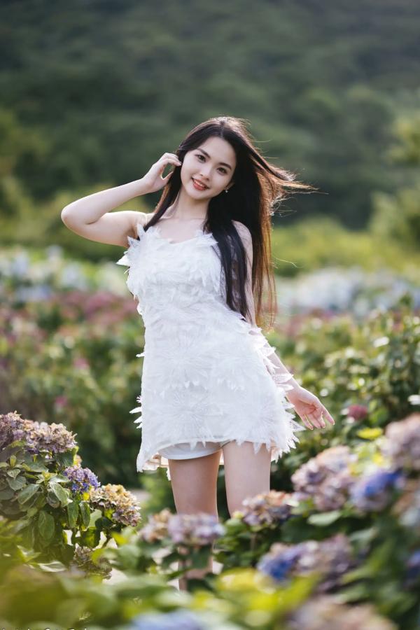    米浆 - 清新唯美绣球花丛女神写真，治愈系甜美户外花园私房照第48张图片