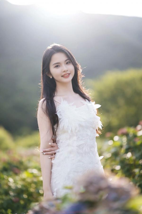    米浆 - 清新唯美绣球花丛女神写真，治愈系甜美户外花园私房照第49张图片