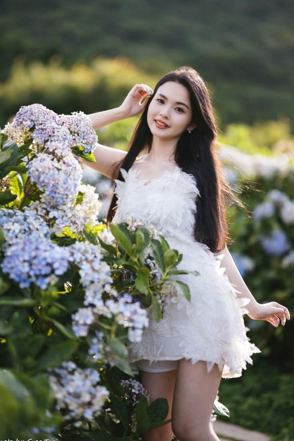    米浆 - 清新唯美绣球花丛女神写真，治愈系甜美户外花园私房照第52张图片