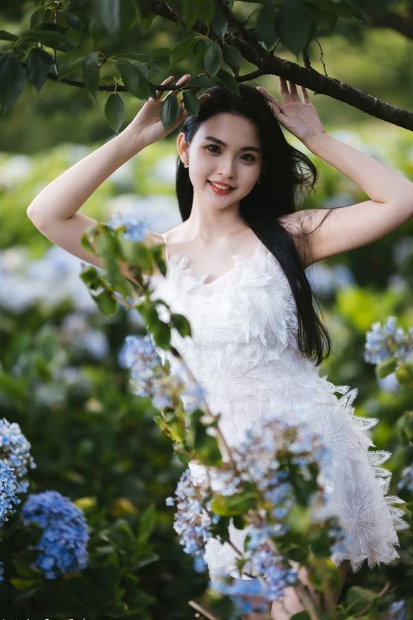    米浆 - 清新唯美绣球花丛女神写真，治愈系甜美户外花园私房照第62张图片