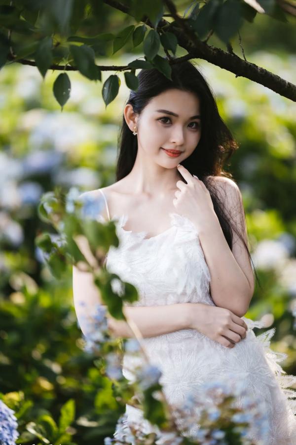    米浆 - 清新唯美绣球花丛女神写真，治愈系甜美户外花园私房照第63张图片