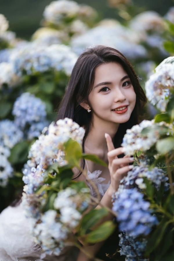    米浆 - 清新唯美绣球花丛女神写真，治愈系甜美户外花园私房照第64张图片