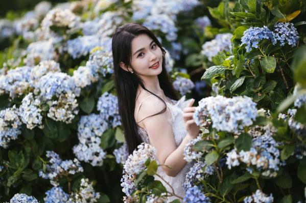    米浆 - 清新唯美绣球花丛女神写真，治愈系甜美户外花园私房照第65张图片