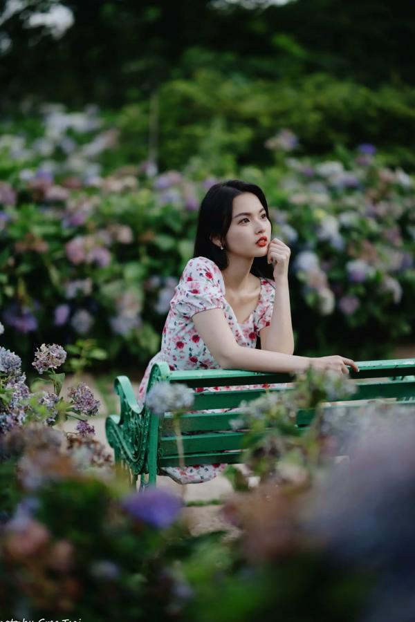    米浆 - 清新唯美绣球花丛女神写真，治愈系甜美户外花园私房照第85张图片