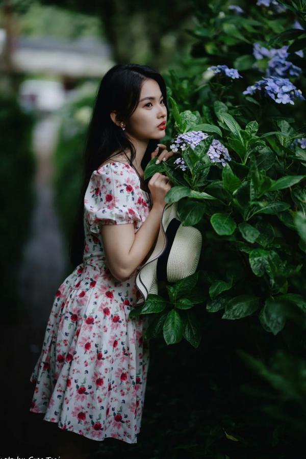    米浆 - 清新唯美绣球花丛女神写真，治愈系甜美户外花园私房照第118张图片