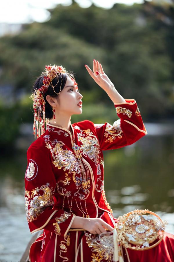    米浆 - 古典优雅秀禾服新娘写真，唯美樱花古风摄影 [67P]第23张图片