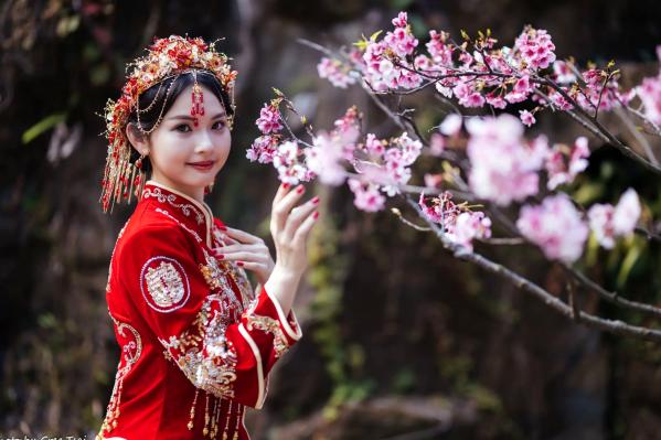    米浆 - 古典优雅秀禾服新娘写真，唯美樱花古风摄影 [67P]第37张图片
