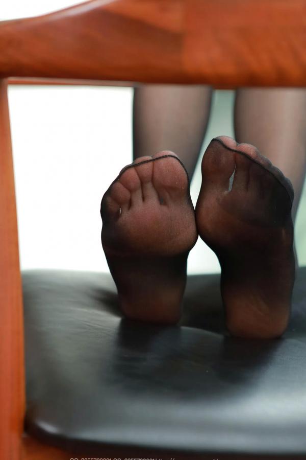    IESS异思趣向 小婕《黑丝俏佳人》办公室OL高跟黑丝美腿写真第89张图片