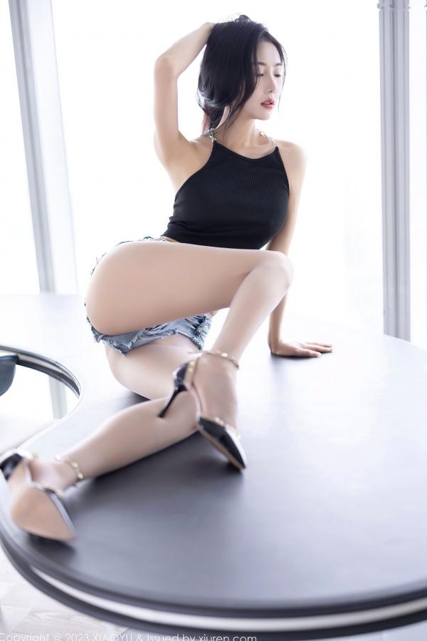    XiaoYu语画界-1015-苏苏阿：黑色链条吊带与极短热裤的诱惑，极品长腿室内私房性感写真第39张图片