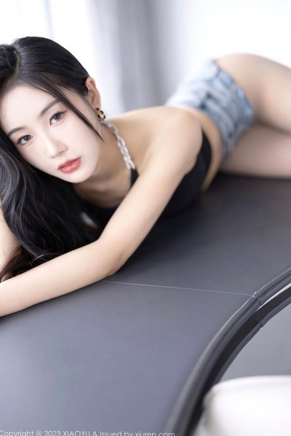    XiaoYu语画界-1015-苏苏阿：黑色链条吊带与极短热裤的诱惑，极品长腿室内私房性感写真第48张图片