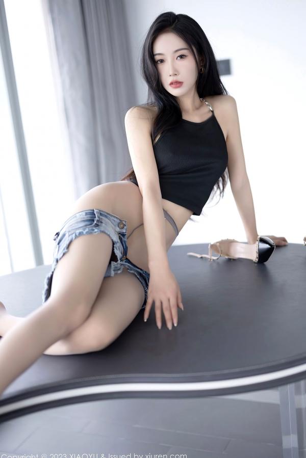    XiaoYu语画界-1015-苏苏阿：黑色链条吊带与极短热裤的诱惑，极品长腿室内私房性感写真第57张图片