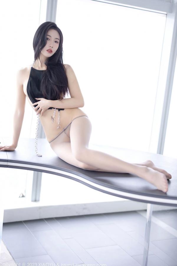    XiaoYu语画界-1015-苏苏阿：黑色链条吊带与极短热裤的诱惑，极品长腿室内私房性感写真第75张图片