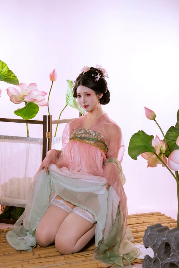    云溪溪 - 奶桃桃《采莲》古风创意私房照，荷塘仙子极致诱惑，唯美绝色视觉大片第18张图片