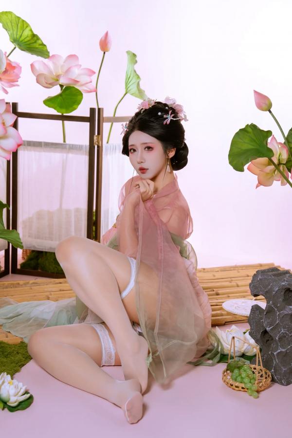    云溪溪 - 奶桃桃《采莲》古风创意私房照，荷塘仙子极致诱惑，唯美绝色视觉大片第22张图片