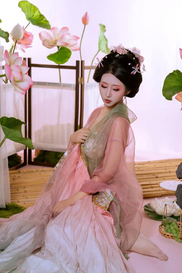    云溪溪 - 奶桃桃《采莲》古风创意私房照，荷塘仙子极致诱惑，唯美绝色视觉大片第23张图片