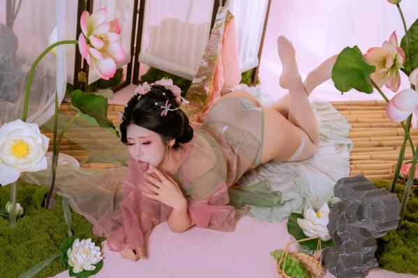    云溪溪 - 奶桃桃《采莲》古风创意私房照，荷塘仙子极致诱惑，唯美绝色视觉大片第56张图片