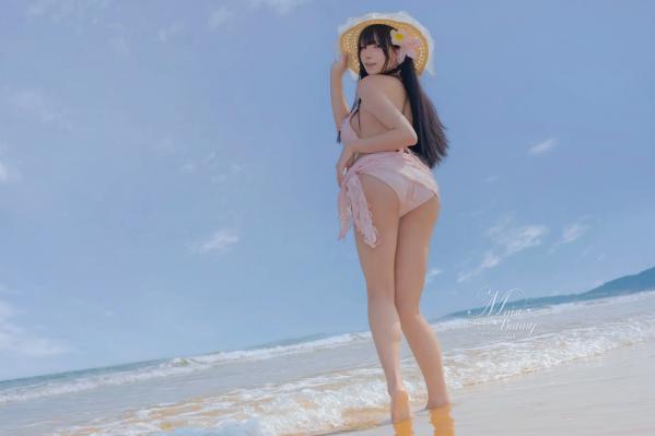    咬一口兔娘 - 粉红假日海边比基尼私房写真，极致纯欲风情展现火辣身材与迷人美腿，童颜巨乳女神绝美诱惑大片 [97P]第4张图片
