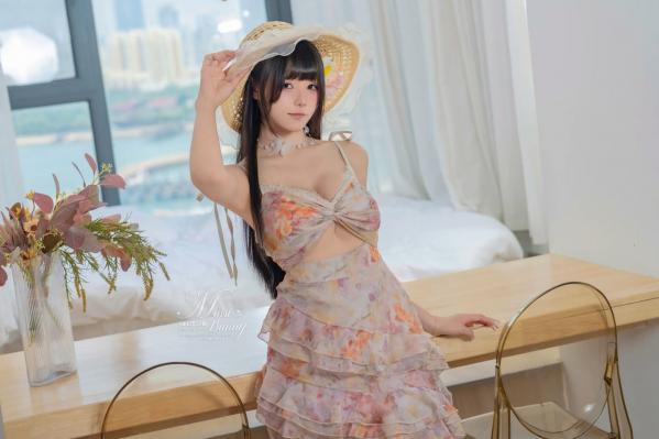    咬一口兔娘 - 粉红假日海边比基尼私房写真，极致纯欲风情展现火辣身材与迷人美腿，童颜巨乳女神绝美诱惑大片 [97P]第14张图片