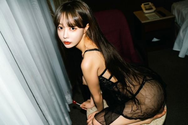    韩国美女Jucy吃棒棒糖私房写真，极致黑色蕾丝诱惑，纯欲风与大尺度无圣光摄影，展现迷人魅力 Candy-girl-Moon-Night-Snap第26张图片