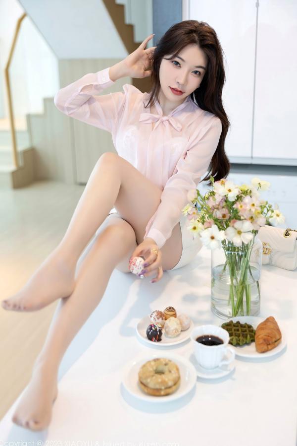    XiaoYu语画界-1009-徐莉芝私房照，精致蕾丝内衣写真，尽显白嫩肌肤与曼妙诱人曲线，极致美腿视觉盛宴第10张图片