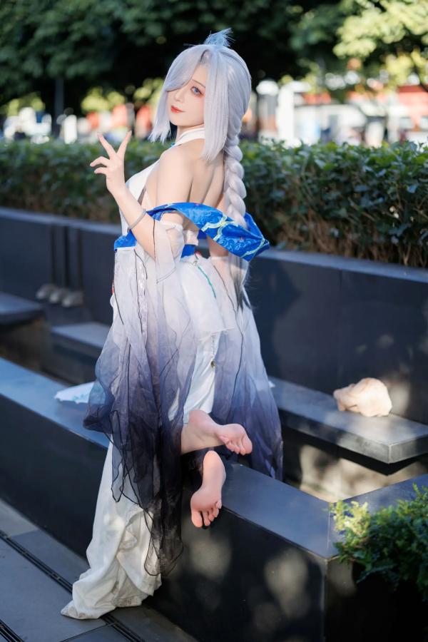    封疆疆v - 原神申鹤户外写真，清冷国风神女COS，气质优雅精致如画 [12P]第11张图片