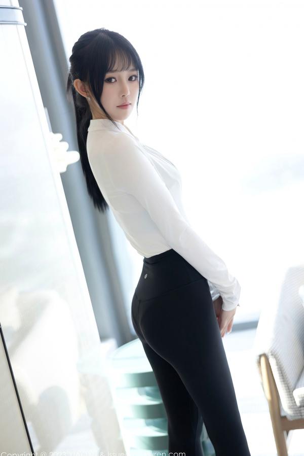    XiaoYu语画界-1006-奶瓶：室内明亮窗格前的紧身白色连体衣与修身黑裤，捕捉极具张力的身材曲线与诱人私房美学第24张图片