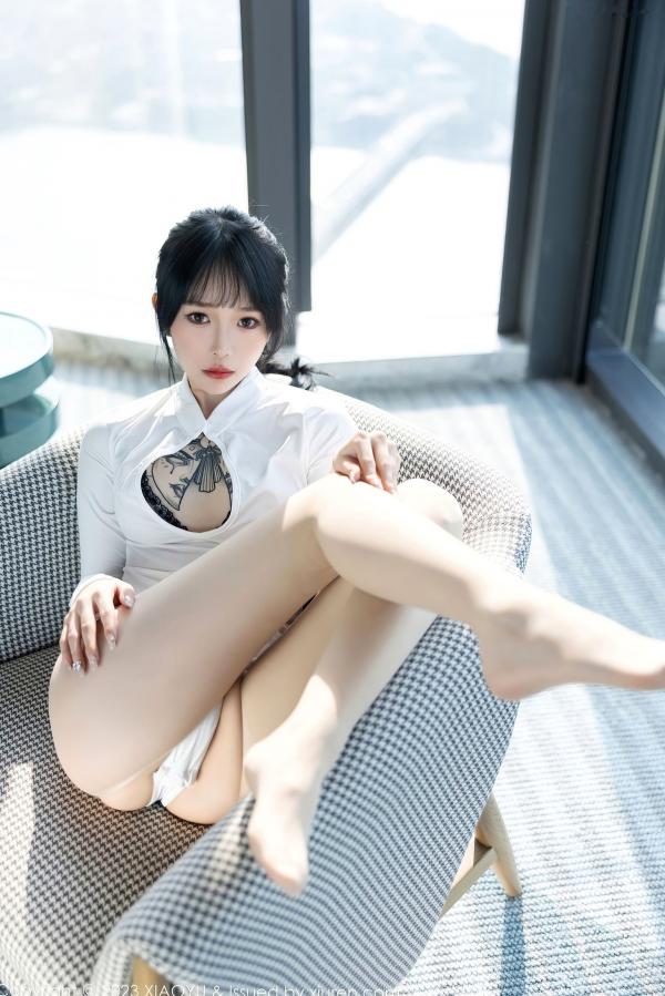    XiaoYu语画界-1006-奶瓶：室内明亮窗格前的紧身白色连体衣与修身黑裤，捕捉极具张力的身材曲线与诱人私房美学第63张图片