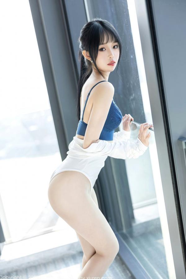    XiaoYu语画界-1006-奶瓶：室内明亮窗格前的紧身白色连体衣与修身黑裤，捕捉极具张力的身材曲线与诱人私房美学第71张图片