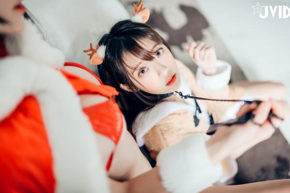   JVID-飘飘与妍妍：巨乳圣诞女神与她的麋鹿宠物，浴室私房互动大尺度写真（2019.11.06）第9张图片