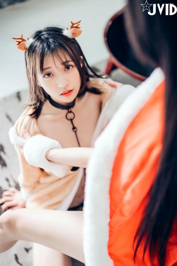    JVID-飘飘与妍妍：巨乳圣诞女神与她的麋鹿宠物，浴室私房互动大尺度写真（2019.11.06）第15张图片