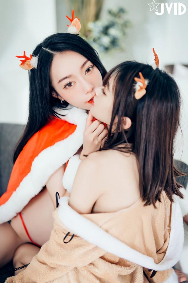    JVID-飘飘与妍妍：巨乳圣诞女神与她的麋鹿宠物，浴室私房互动大尺度写真（2019.11.06）第30张图片